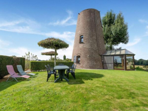 Отель Stunning Holiday Home in Oombergen with Terrace and Garden  Зоттегем